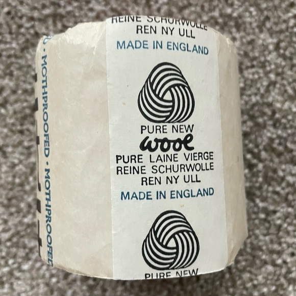 Lot Of 30 Readicut Latch & Hook Yarn 100% Wool - Picture 2 of 11